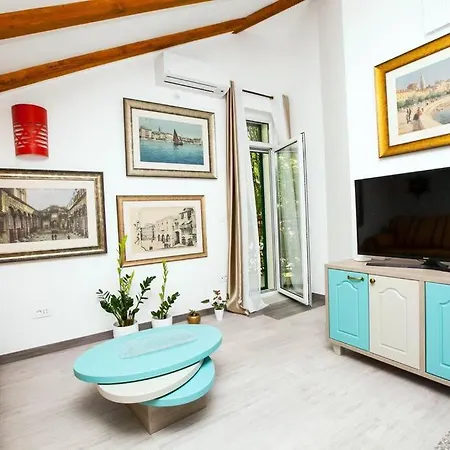Apartment Luxury Modern Two Bedroom Penthouse On The Beach Split